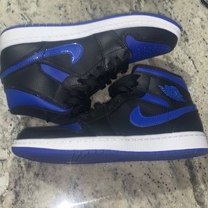Jordan 1 mid royals